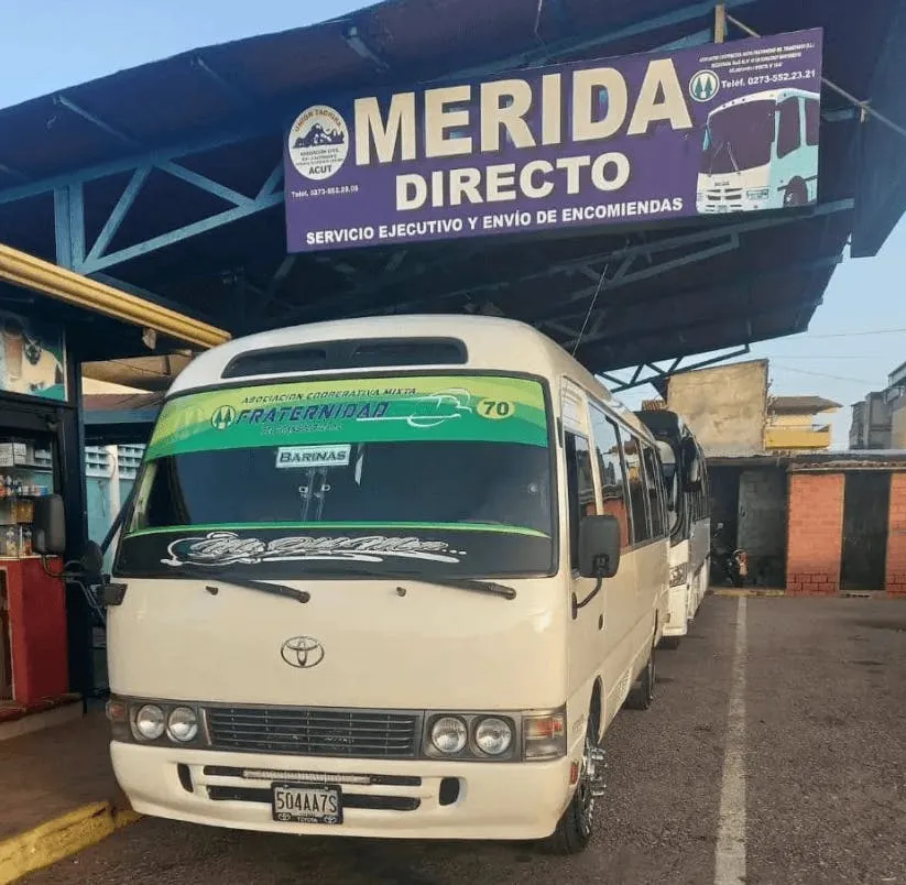 Autobús de la cooperativa mixta fraternidad saliendo desde Barinas a Mérida